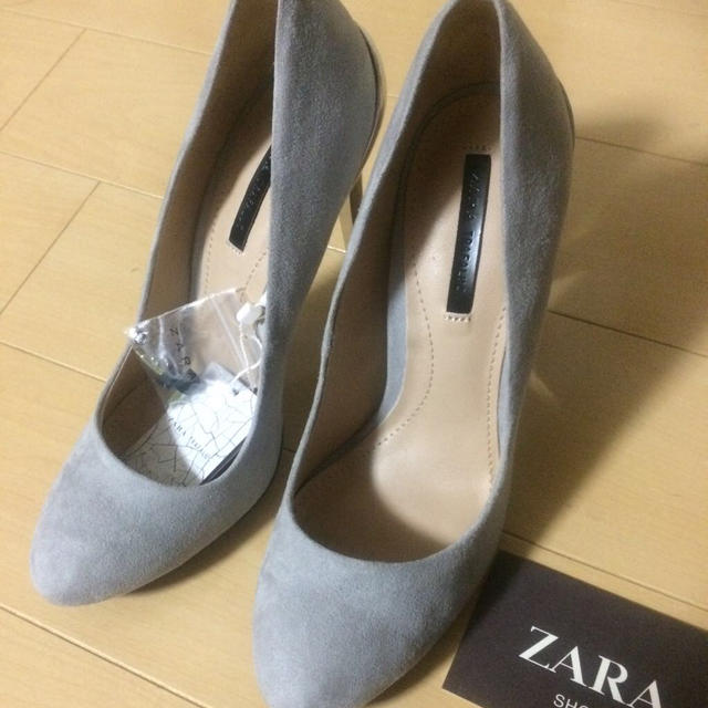 ZARA(ザラ)の新品ZARA グレー✖️シルバーパンプス レディースの靴/シューズ(ハイヒール/パンプス)の商品写真