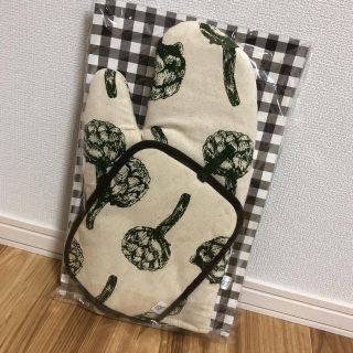 クリハラハルミ(栗原はるみ)の⋈﻿ 新品 ミトン＆鍋敷き ⋈﻿(収納/キッチン雑貨)