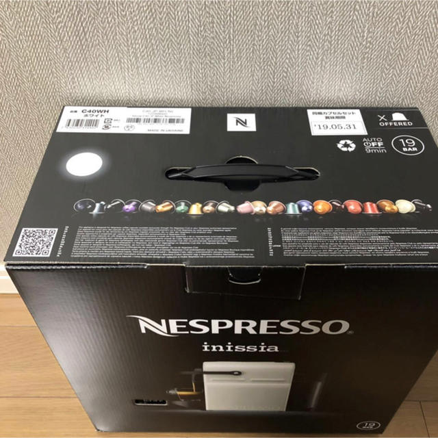 新品 カプセル28個付きネスプレッソ イニッシア コーヒーメーカー