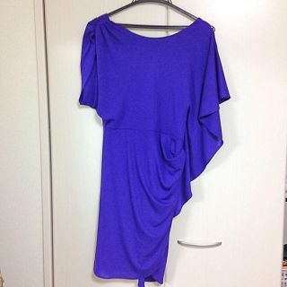 ビーシービージーマックスアズリア(BCBGMAXAZRIA)のスタッズ ドレス(ひざ丈ワンピース)