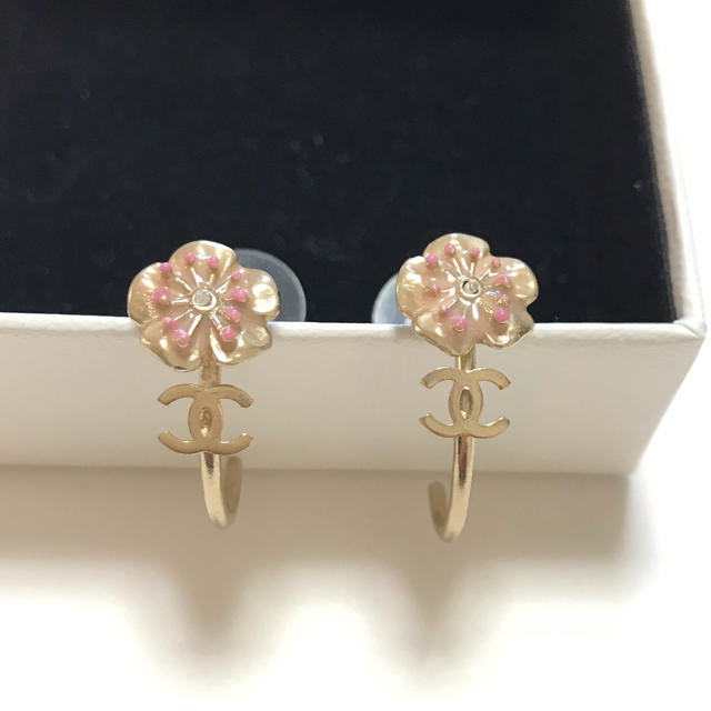シャネル ピアス ほぼ新品