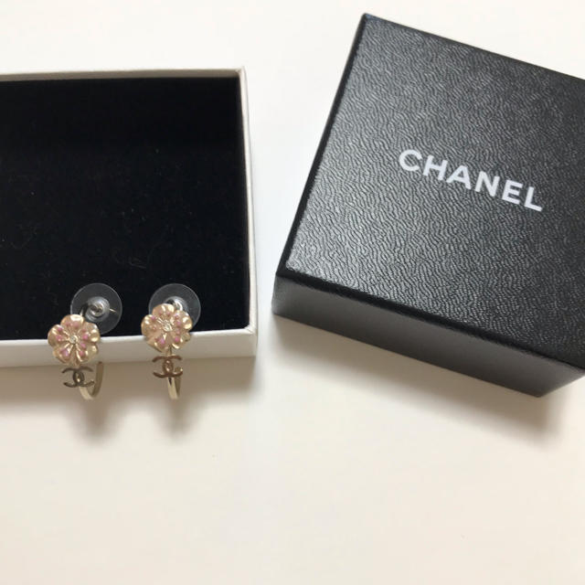 シャネル ピアス ほぼ新品