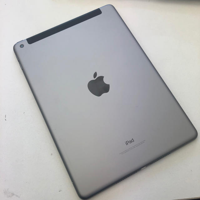 ★ iPad6 32GB スペースグレイ au 【T318】