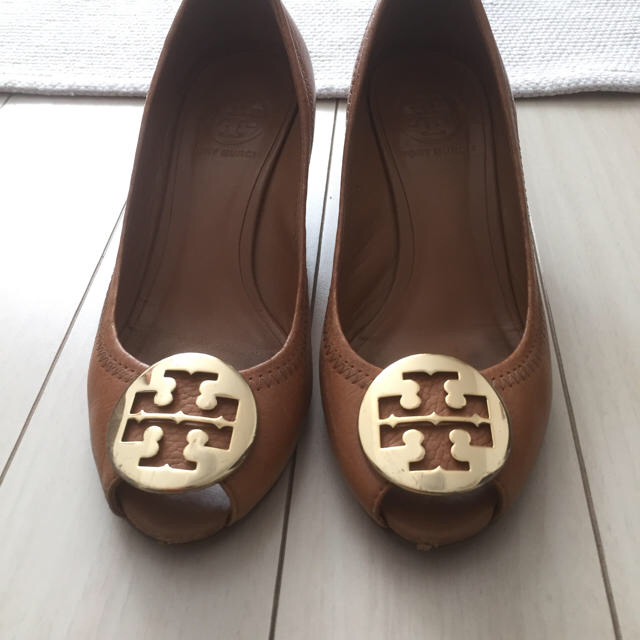 Tory Burch(トリーバーチ)のTory Burch トリーバーチ オープントゥパンプス 23  レディースの靴/シューズ(ハイヒール/パンプス)の商品写真