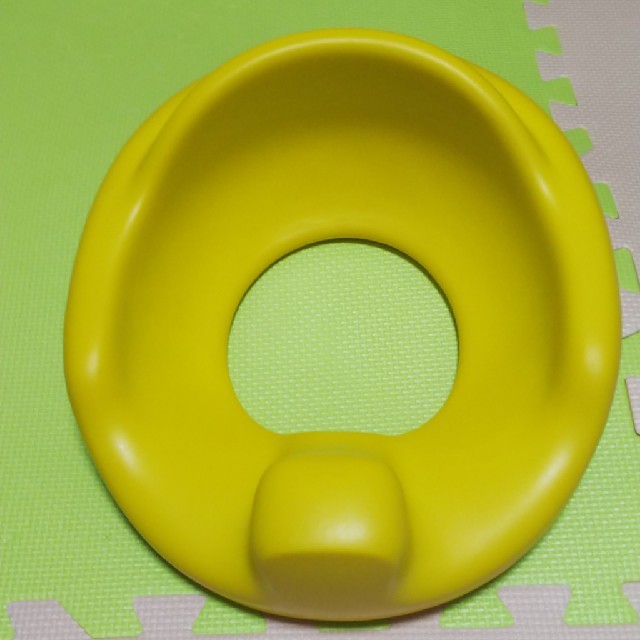 Bumbo(バンボ)の【期間限定値下げ】補助便座 バンボ キッズ/ベビー/マタニティのおむつ/トイレ用品(補助便座)の商品写真