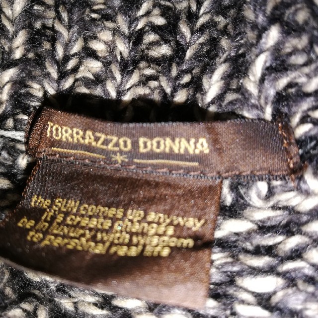 TORRAZZO DONNA(トラッゾドンナ)のTORRAZZO DONNA ニットポンチョ レディースのジャケット/アウター(ポンチョ)の商品写真