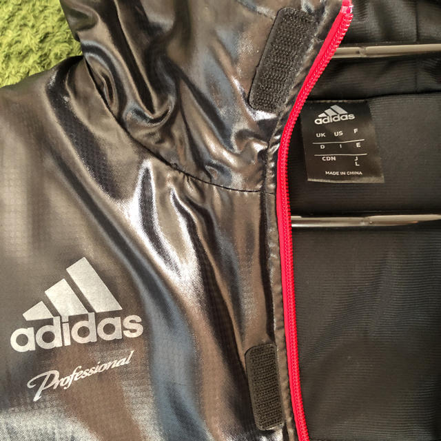 adidas(アディダス)のゆうもも様専用  アディダス ベンチコート スポーツ/アウトドアのサッカー/フットサル(ウェア)の商品写真