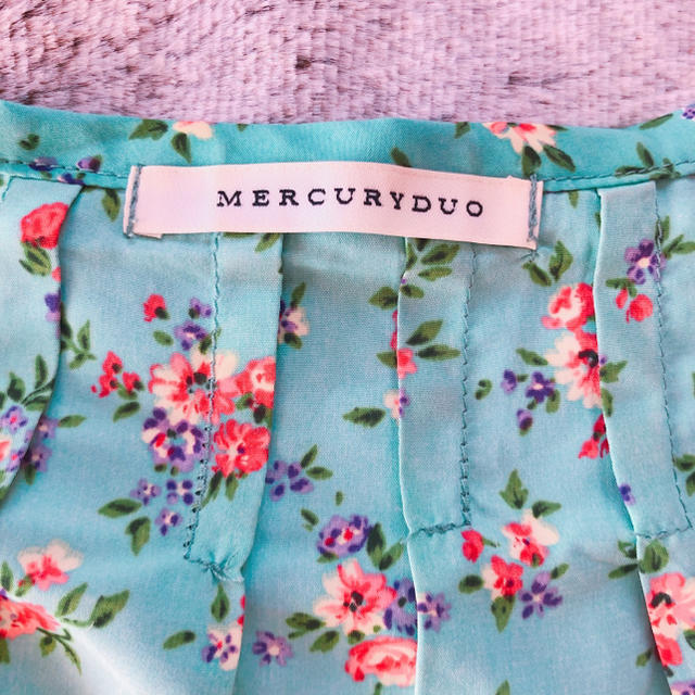 MERCURYDUO(マーキュリーデュオ)のMERCURYDUO 花柄シャツ レディースのトップス(シャツ/ブラウス(半袖/袖なし))の商品写真