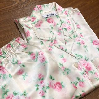 ローラアシュレイ(LAURA ASHLEY)のシルク 100% パジャマ S(パジャマ)