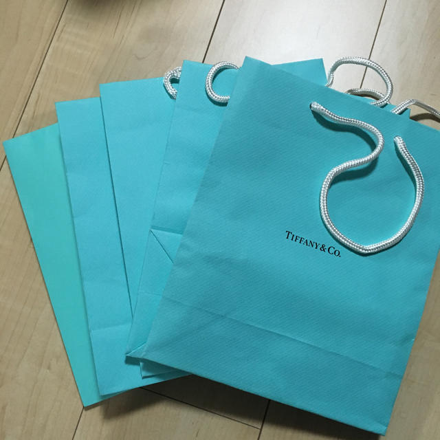 Tiffany & Co.(ティファニー)のティファニー 紙袋 5枚 レディースのバッグ(ショップ袋)の商品写真