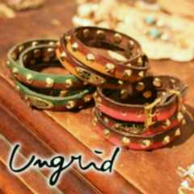 Ungrid(アングリッド)のungridスタッズレザーカラーブレス レディースのアクセサリー(ブレスレット/バングル)の商品写真