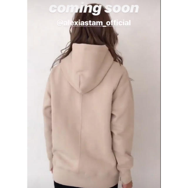 ALEXIA STAM(アリシアスタン)のALEXIA STAM Logo Hoodie (Beige) レディースのトップス(パーカー)の商品写真