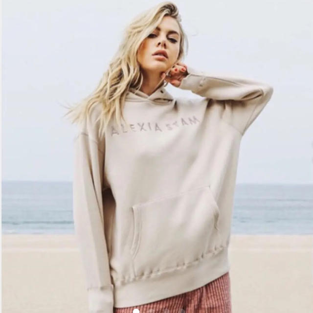 ALEXIA STAM(アリシアスタン)のALEXIA STAM Logo Hoodie (Beige) レディースのトップス(パーカー)の商品写真