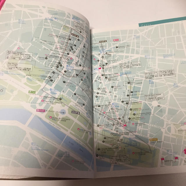 📓歩いてまわる小さなパリ 🇫🇷 パリガイドブック エンタメ/ホビーの本(地図/旅行ガイド)の商品写真