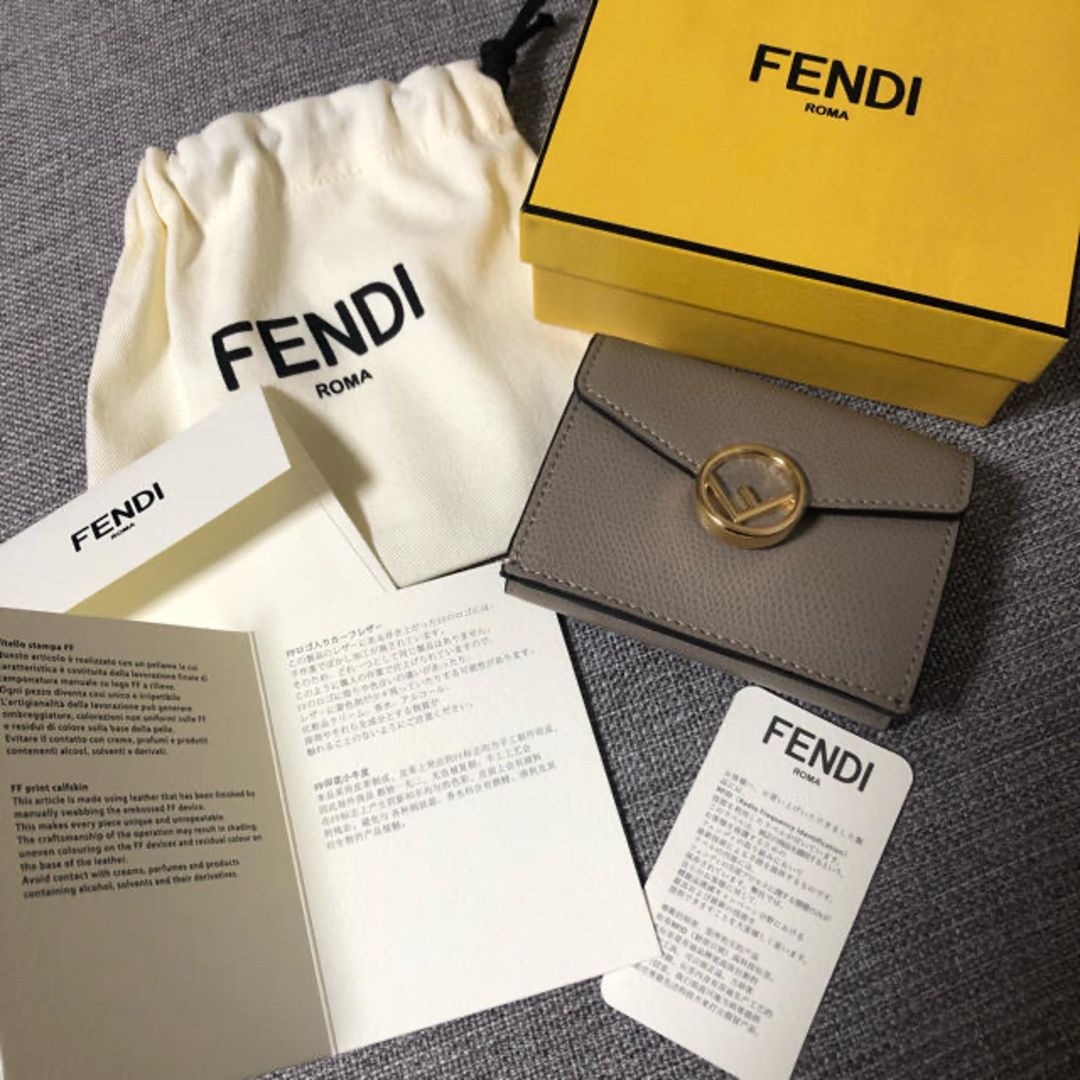 FENDI(フェンディ)の【新品未使用】FENDI マイクロ三つ折り財布 レディースのファッション小物(財布)の商品写真