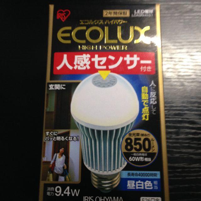 アイリスオーヤマ(アイリスオーヤマ)のLED電球 ECOHiLUX 人感センサー付 LDA9N-H-S1 インテリア/住まい/日用品のライト/照明/LED(天井照明)の商品写真