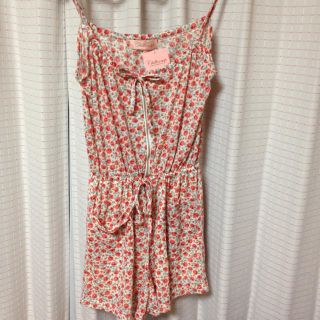 アナップ(ANAP)の♡新品未使用 花柄ロンパース♡(オールインワン)