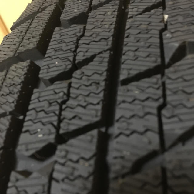 Goodyear(グッドイヤー)の155/65R14 国産スタッドレスタイヤ◼︎4本セット◼︎ホイル付き 自動車/バイクの自動車(タイヤ・ホイールセット)の商品写真