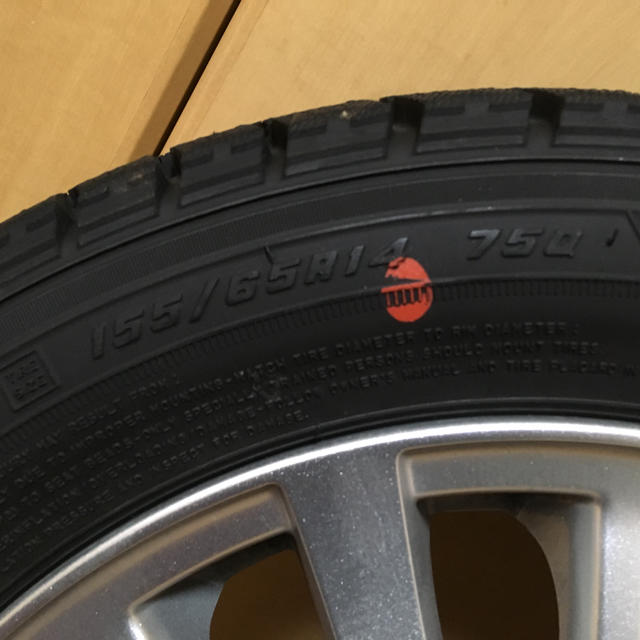 Goodyear(グッドイヤー)の155/65R14 国産スタッドレスタイヤ◼︎4本セット◼︎ホイル付き 自動車/バイクの自動車(タイヤ・ホイールセット)の商品写真