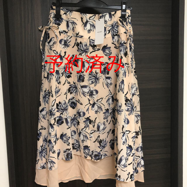 moussy(マウジー)の【新品】タグ付き moussy 花柄スカート Mサイズ レディースのスカート(ひざ丈スカート)の商品写真