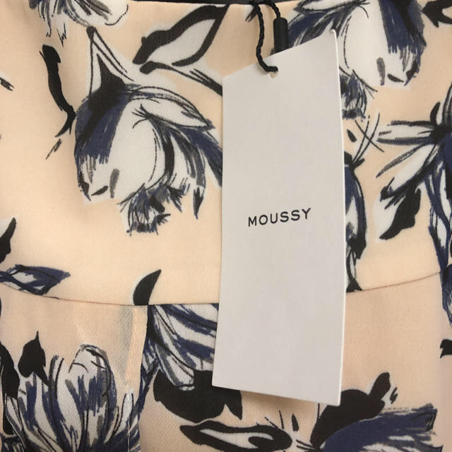 moussy(マウジー)の【新品】タグ付き moussy 花柄スカート Mサイズ レディースのスカート(ひざ丈スカート)の商品写真