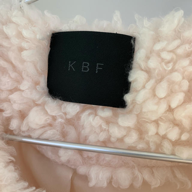 KBF(ケービーエフ)のKBF 新品 プードルファーコート レディースのジャケット/アウター(毛皮/ファーコート)の商品写真