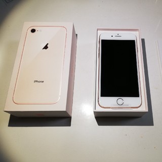 アイフォーン(iPhone)の【新品未使用】Apple「iPhone 8」64GB ゴールド　au(スマートフォン本体)