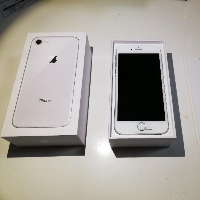 上品なスタイル iPhone - 8」64GB シルバー au 【新品未使用】Apple