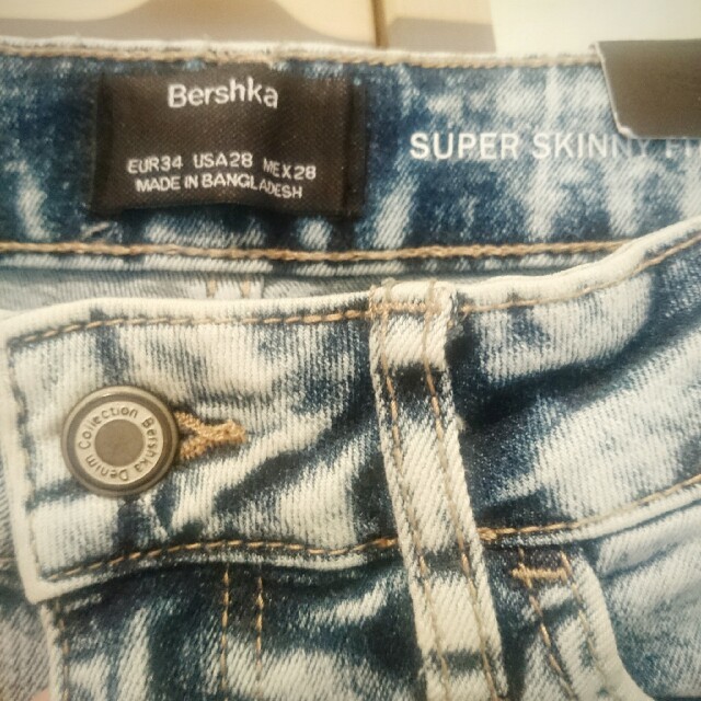 Bershka(ベルシュカ)のケミカルウォッシュ⭐スキニーデニム ラストセール レディースのパンツ(スキニーパンツ)の商品写真