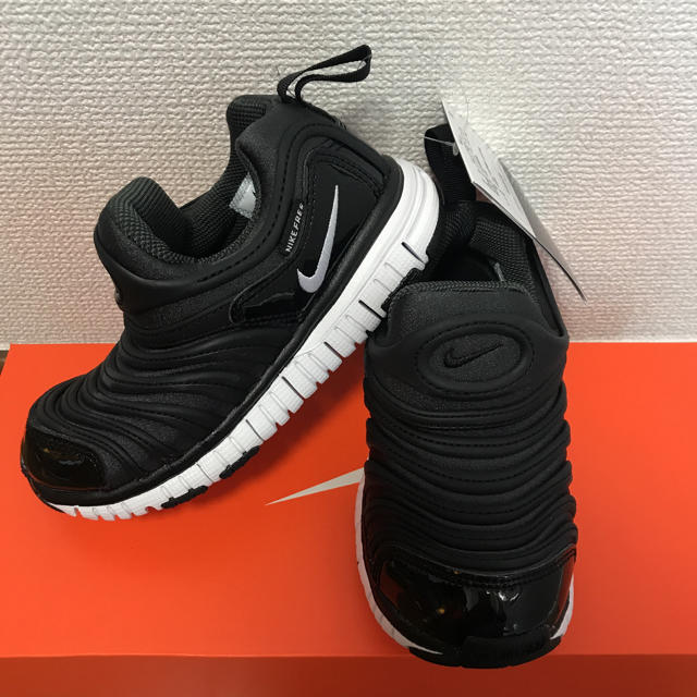 NIKE(ナイキ)のHAKU様専用：新品タグ付き：ナイキ ダイナモフリー18cm キッズ/ベビー/マタニティのキッズ靴/シューズ(15cm~)(スニーカー)の商品写真