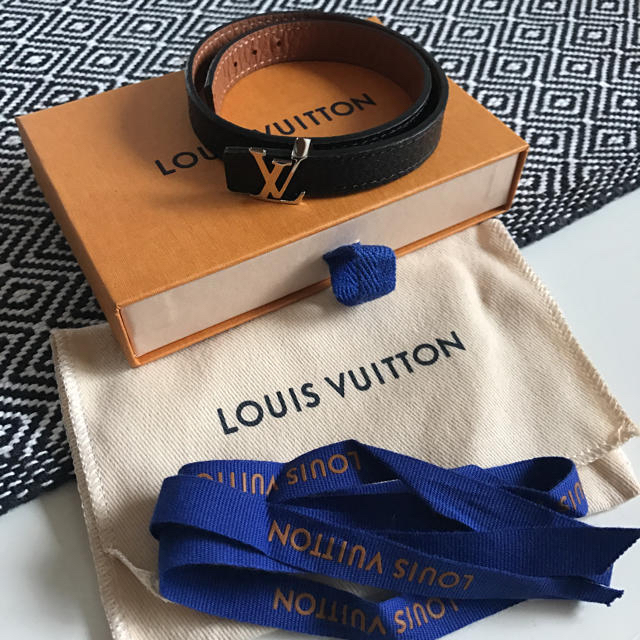 LOUIS VUITTON(ルイヴィトン)のルイヴィトン  ブラスレ・LV   M6018E  レザー　ブレスレット メンズのアクセサリー(ブレスレット)の商品写真