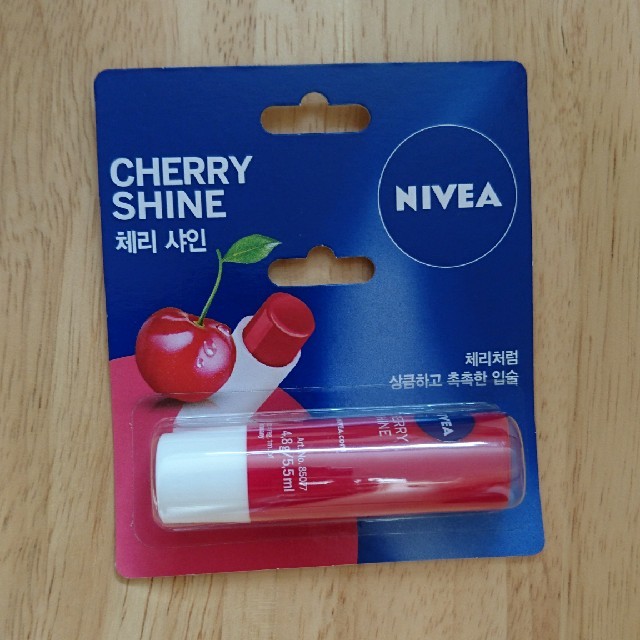 ニベア(ニベア)のニベア cherry shine 韓国限定リップ コスメ/美容のスキンケア/基礎化粧品(リップケア/リップクリーム)の商品写真