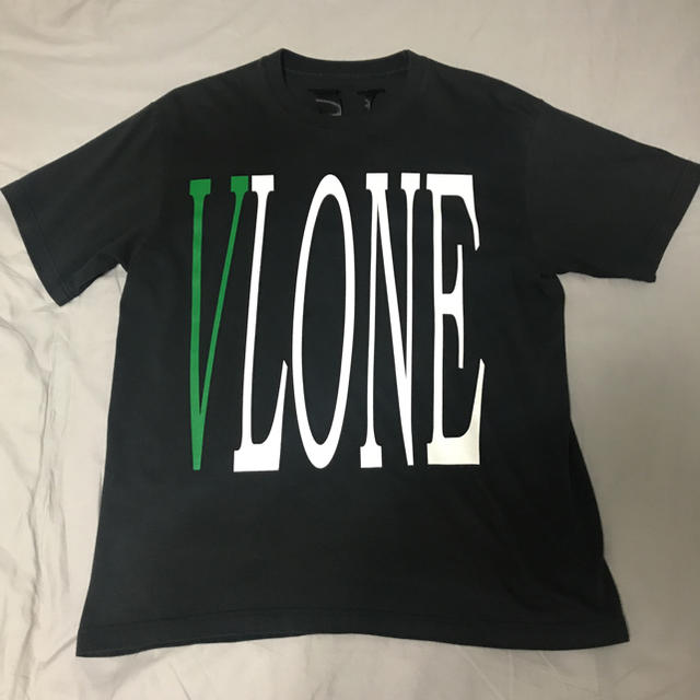 VLONE ブラックTシャツ