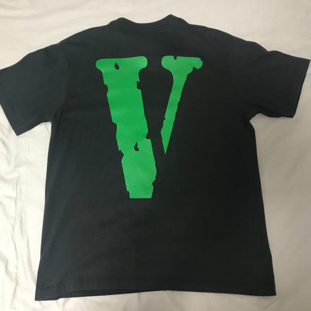 VLONE ブラックTシャツ