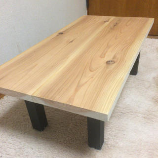天然無垢材を使った木製テーブル(ローテーブル)