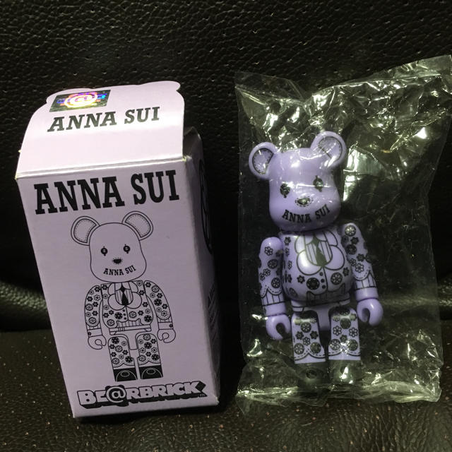 MEDICOM TOY(メディコムトイ)のベアブリック  be@rbrick  100% ANNA SUI  エンタメ/ホビーのフィギュア(その他)の商品写真