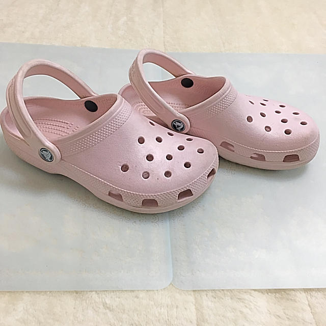 crocs(クロックス)のクロックス サイズ M4M6 ピンク レディースの靴/シューズ(サンダル)の商品写真