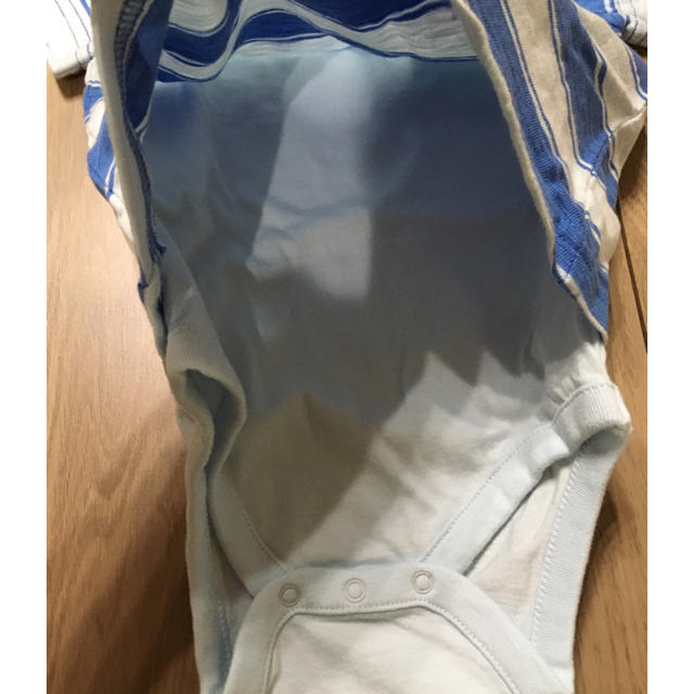 babyGAP(ベビーギャップ)の【新品未使用】babyGAP ロンパース Tシャツ一体型 ブルー 70 キッズ/ベビー/マタニティのベビー服(~85cm)(ロンパース)の商品写真
