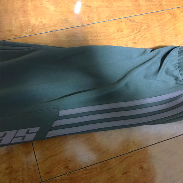 adidas(アディダス)のADIDAS YEEZY CALABASAS TRACK PANT  メンズのトップス(ジャージ)の商品写真