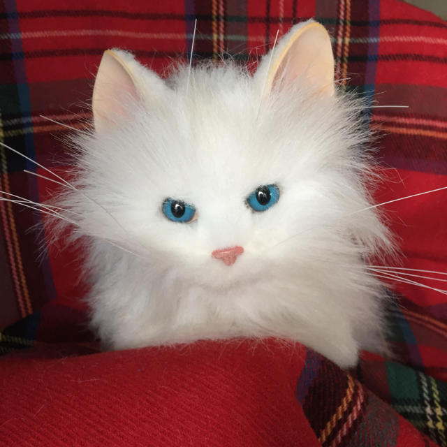 動いて啼く青い目の白猫のぬいぐるみの通販 By みけの部屋 S Shop ラクマ