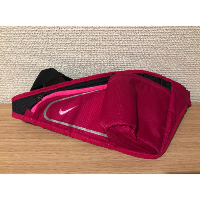 NIKE(ナイキ)のナイキ ウエストポーチ 美品 ランニング、ウォーキングに スポーツ/アウトドアのトレーニング/エクササイズ(ウォーキング)の商品写真