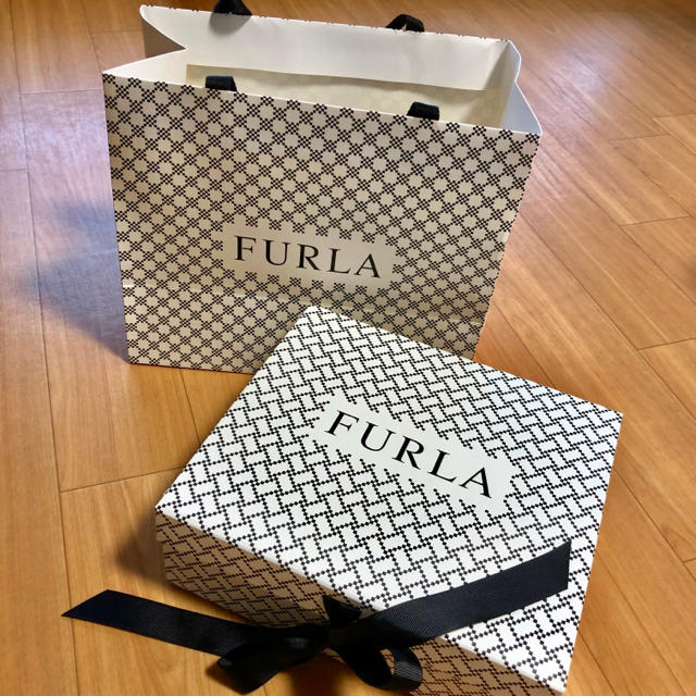 Furla(フルラ)の値下げ！新品☆ FURLA ポーチ コスメティックケース レディースのファッション小物(ポーチ)の商品写真