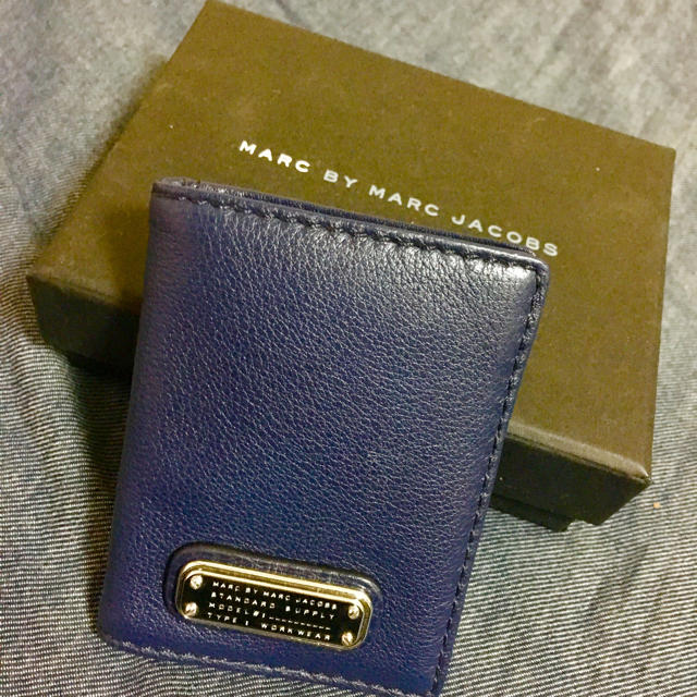 MARC BY MARC JACOBS(マークバイマークジェイコブス)のNEW Q_TRAIN PASS CASE レディースのファッション小物(名刺入れ/定期入れ)の商品写真