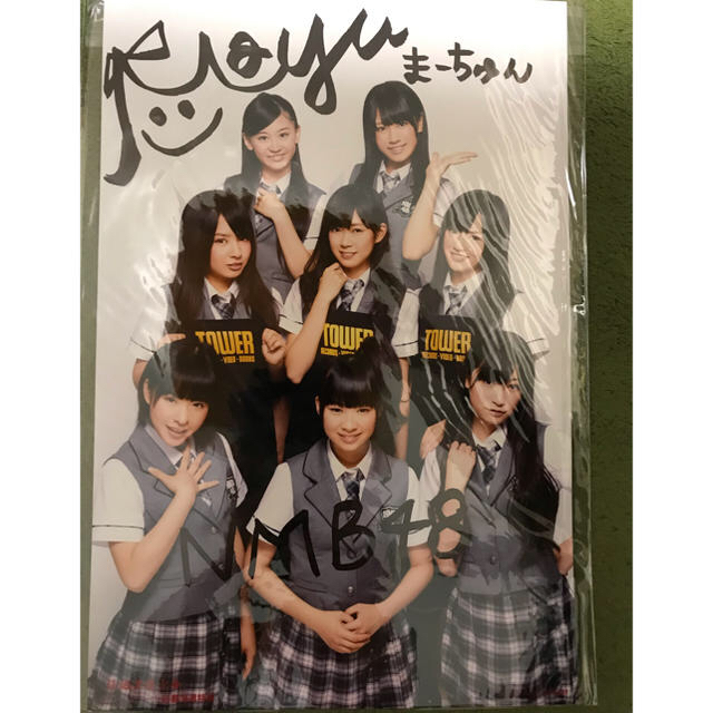 NMB48(エヌエムビーフォーティーエイト)のタワレコ NMB48 小笠原茉由 直筆サイン エンタメ/ホビーのタレントグッズ(アイドルグッズ)の商品写真