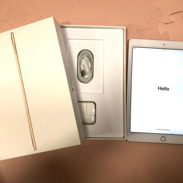 iPad(アイパッド)の中古美品 iPad Air2 16GB wifiモデル ゴールド スマホ/家電/カメラのPC/タブレット(タブレット)の商品写真