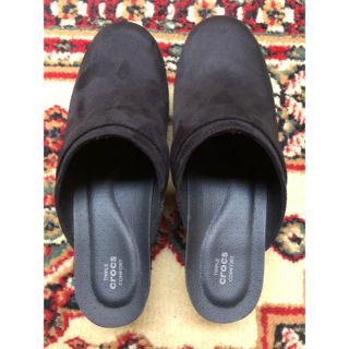 クロックス(crocs)のcrocs サラ シンセティック スエード クロッグ(サンダル)