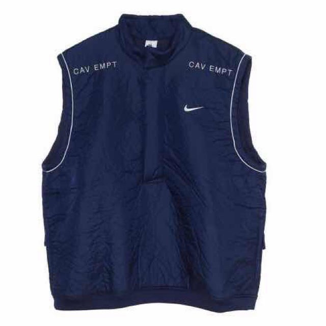 NIKE(ナイキ)のNIKE X CAVEMPT VEST  Mサイズ じょがりこ様専用 メンズのトップス(ベスト)の商品写真