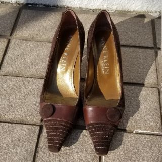 アンクライン(ANNE KLEIN)のキレイめで上品なパンプス　　卒業式などの式典にも使えます　学校行事　ママコーデ　(ハイヒール/パンプス)