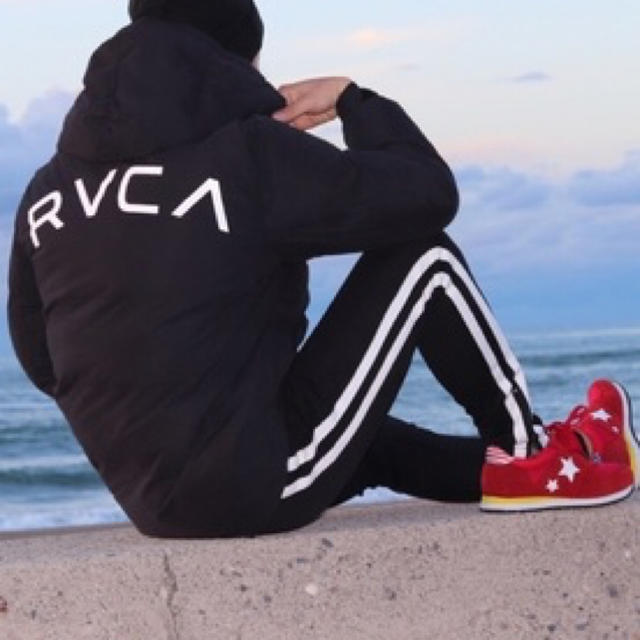 RVCA(ルーカ)の【最終価格】RVCA ダウンジャケットMサイズ メンズのジャケット/アウター(ダウンジャケット)の商品写真