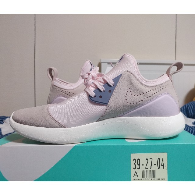 NIKE(ナイキ)のNike Lunarcharge Premium pink 28.5 メンズの靴/シューズ(スニーカー)の商品写真